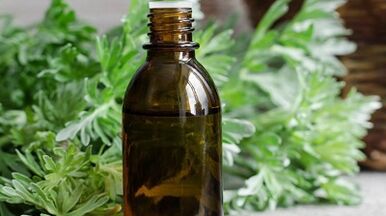 The use of wormwood to remove parasites from the body